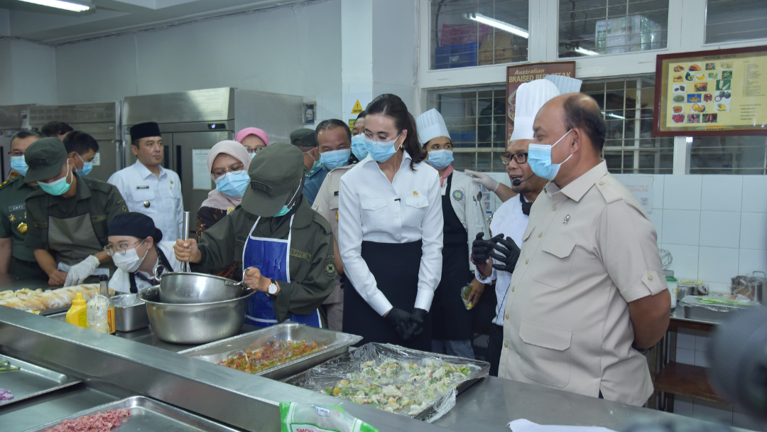 BGN Kota Bengkulu dan Menpar Tinjau Praktik Siswa SPPI Batch-3 di Dapur NHI